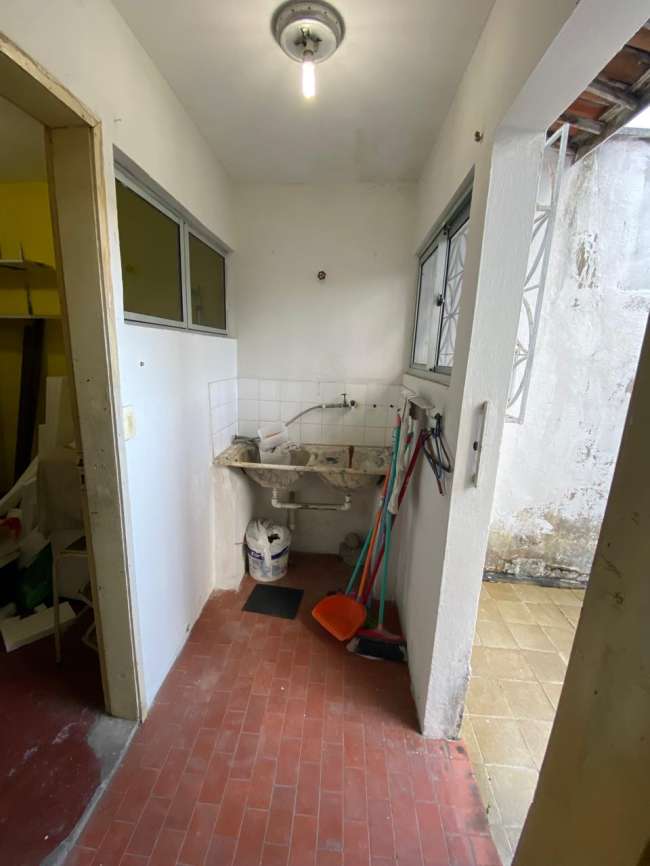 R. INACIO VASCONCELOS, 246 CASA 01