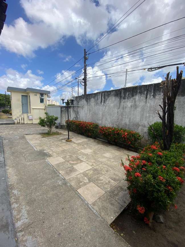 AV. DOS PAROARAS, 115 APTO. 103 BL. 04